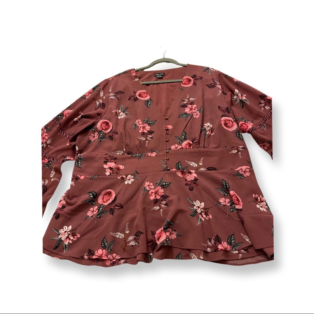 Beautiful slimming City Chic blouse XXL/24 like new condition - Picture 16 of 16